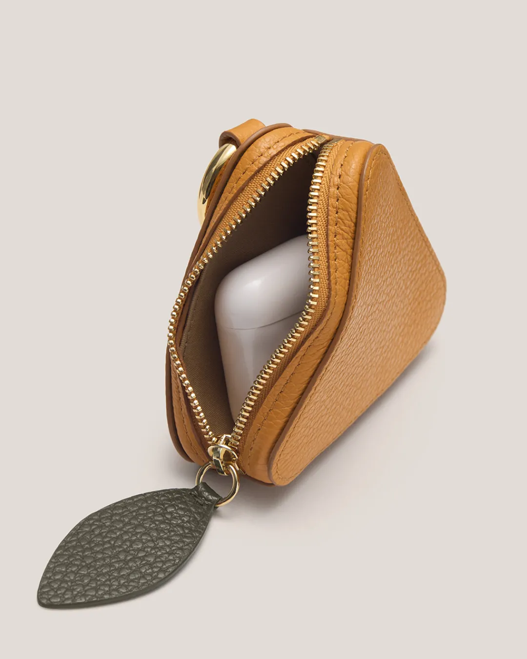 Best Cuyana Pouch Mango